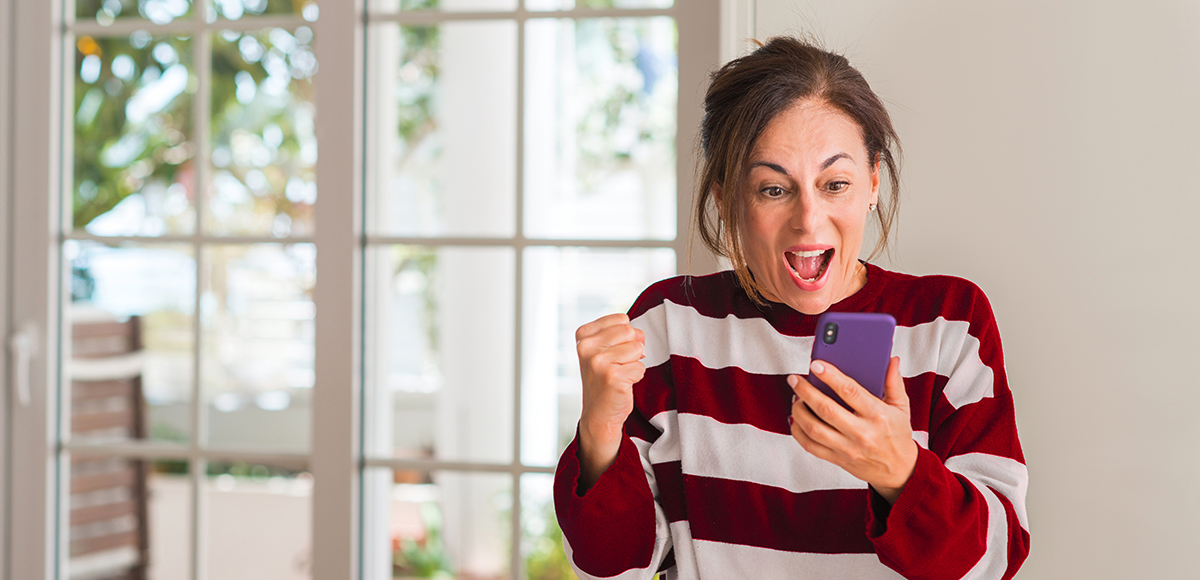 Kitchen Woman on phone | CB | 1200x580