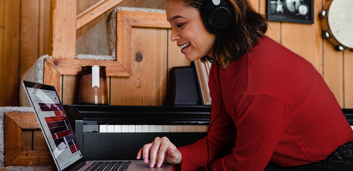 Woman making music | CB | 1200x580
