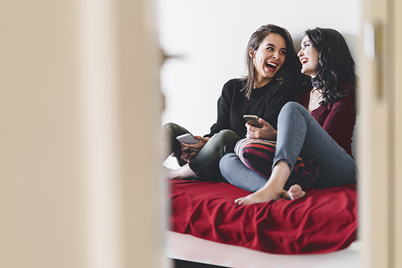 Bedroom girls teens at home | CB | 576x384