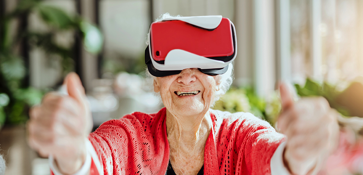 Lounge VR grandma | CB | 1200x580