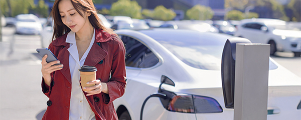 Woman by electric car | TL | 600x240