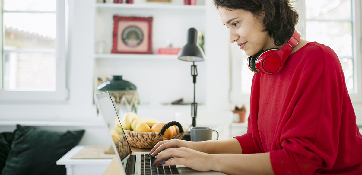 Lounge Girl on laptop | CB | 1200x580