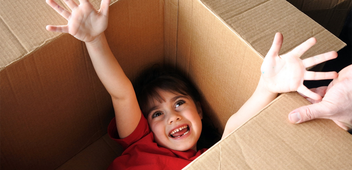 girl playing in box | CB | 1200x580